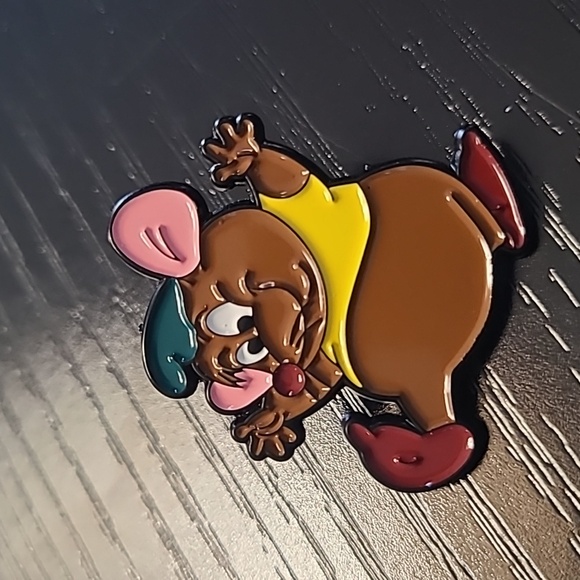 Disney's Cinderella Gus Gus Pin - Picture 1 of 4